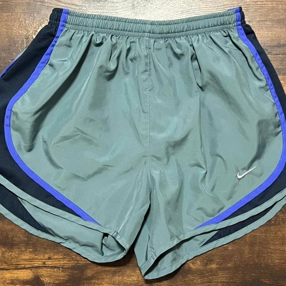 Nike Dri-Fit shorts in gray with black and purple side panels, size XS 316.5